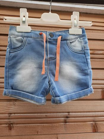 Short tape à l'œil 6 mois