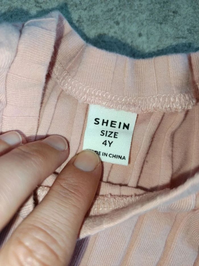💫 Tshirt taille 4 ans shein 🌺 - photo numéro 2