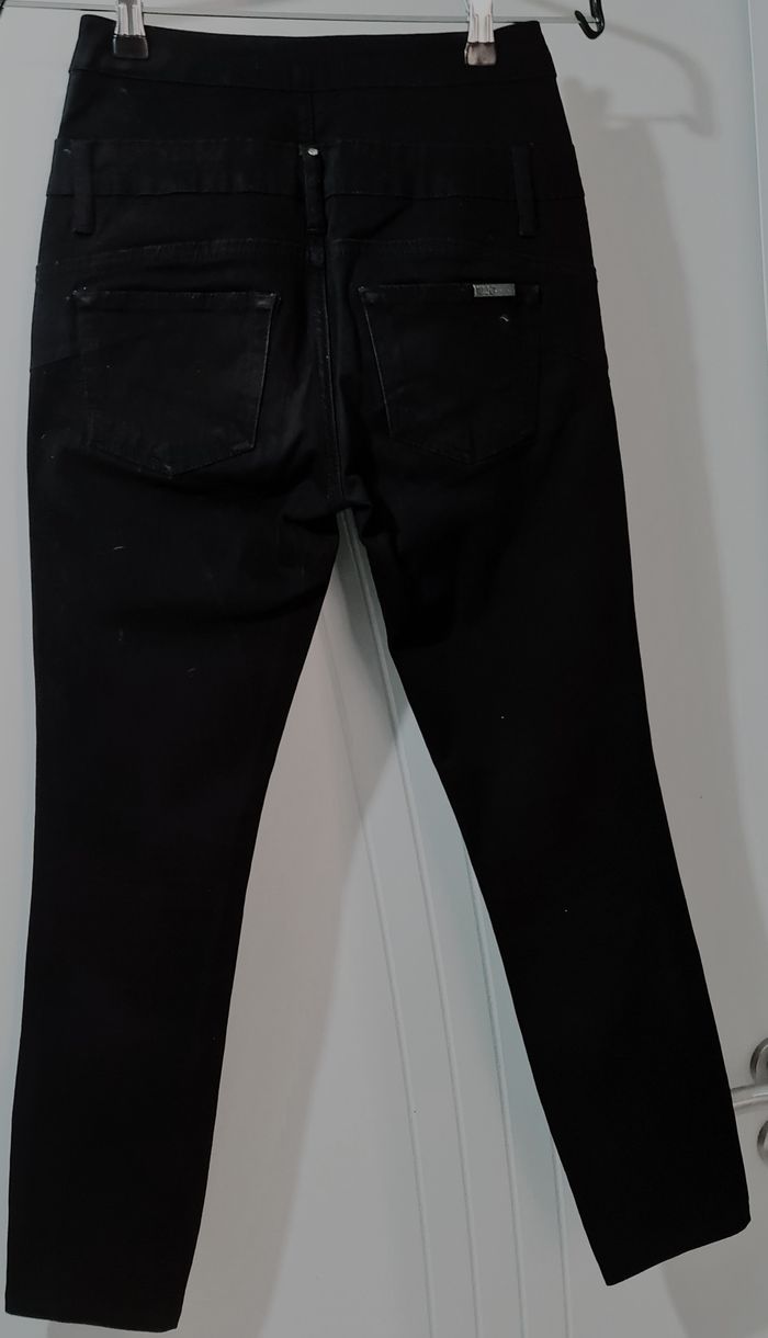 T. 36 (S) - Jean noir LIU JO taille haute – Excellent état - photo numéro 2