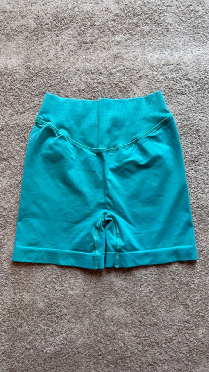 Gymshark Short Seamless Vert Femme – Taille S – Short Sport Fitness Musculation – Très bon état - photo numéro 6