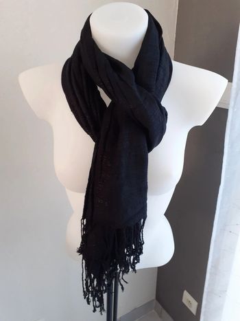 Foulard noir filaments argentés