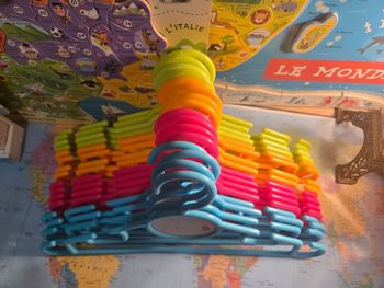 Lot de 16 cintres enfant Neuf