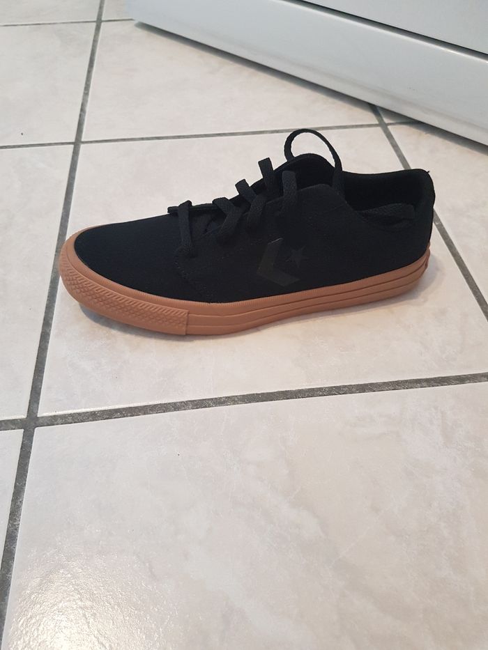 Converses noires