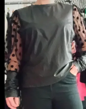 Joli petit pull noir effet sky 2xl en parfait état shein