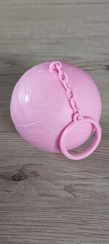 Boule rose porte clef LOL Surprise, avec poupée et accessoires