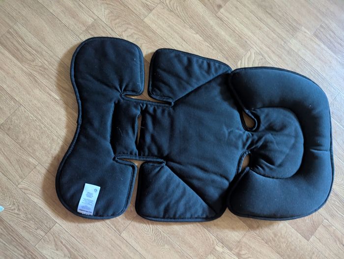 Réducteur voiture bébé noir