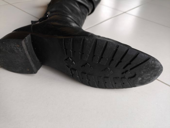 Bottes hautes en cuir noir pointure 40 (longueur semelle 27,5 cm) - photo numéro 4