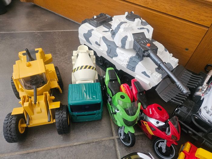 Gros lot de voitures et motos - photo numéro 3