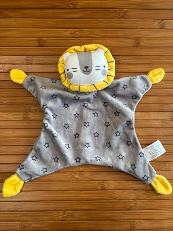 Neuf doudou plat lion gris étoile jaune grelot zeeman