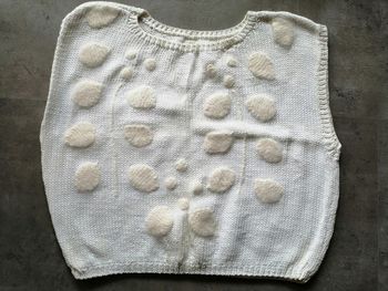 Pull sans manches en coton blanc cassé Fait main