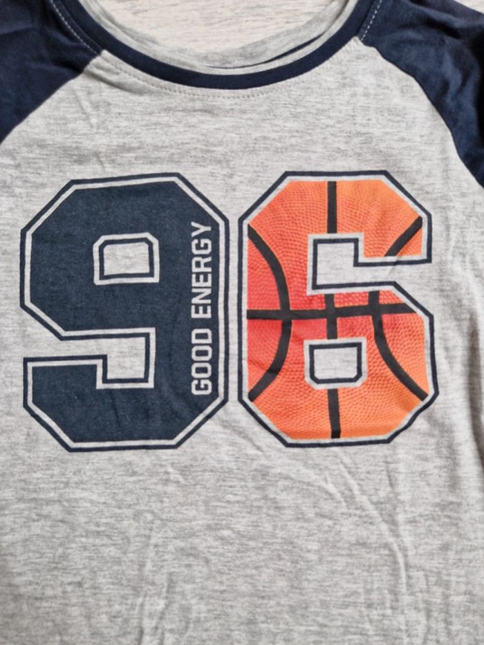 Tee-shirt gris et bleu marine Okaïdi 10 ans basket-ball - photo numéro 2