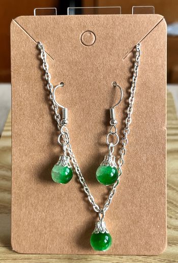 Collier et boucles d’oreilles perle vert