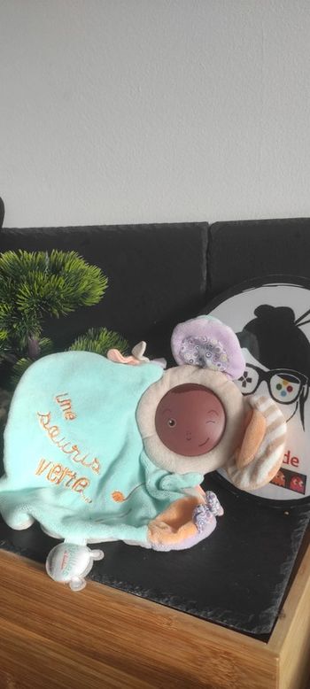 Doudou et compagnie Une Souris verte Bouilles orange violet rond rayé Marron