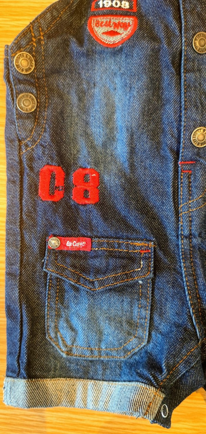 Salopette en jean 🌈 et son tee-shirt 👕🧸Lee Cooper 👶 - photo numéro 9