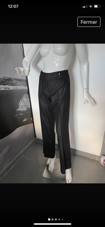 Pantalon droit à pli légèrement évasé matière satinée