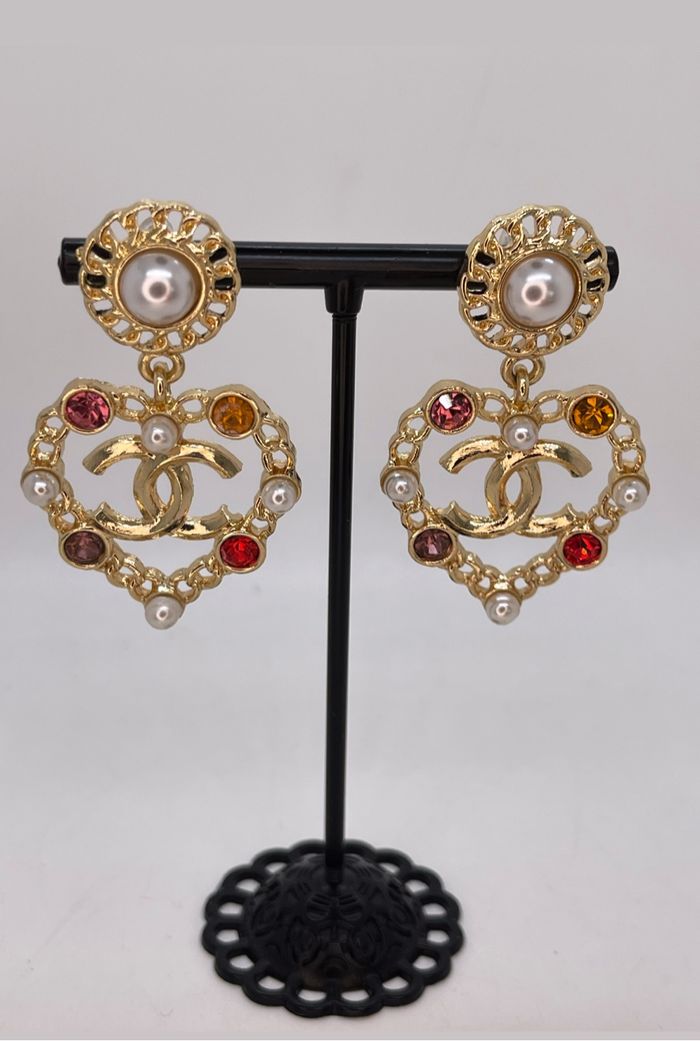 Boucles d’oreilles pendantes cœur dorées - photo numéro 2
