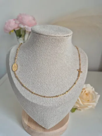 1 collier dorée en acier inoxydable avec croix et madone