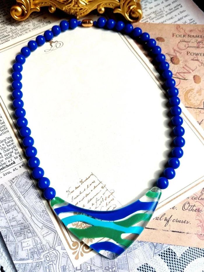 Collier Avon vintage 1987 blue bead Lucite - photo numéro 2