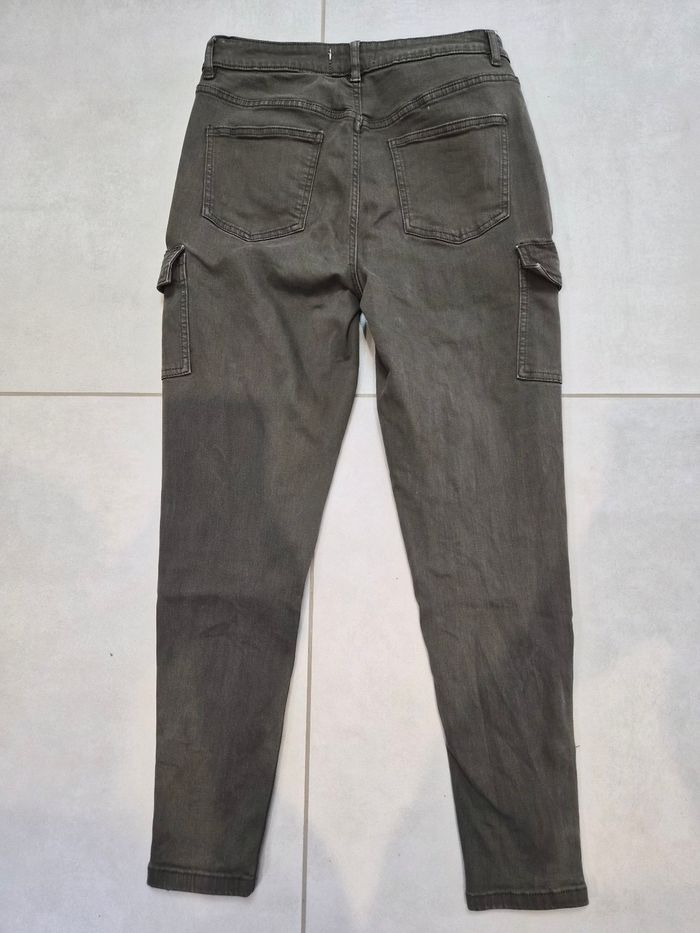 Jeans kaki avec poche sur les cuisses et fermeture éclair à la cheville, Primark, taille 40 - photo numéro 2