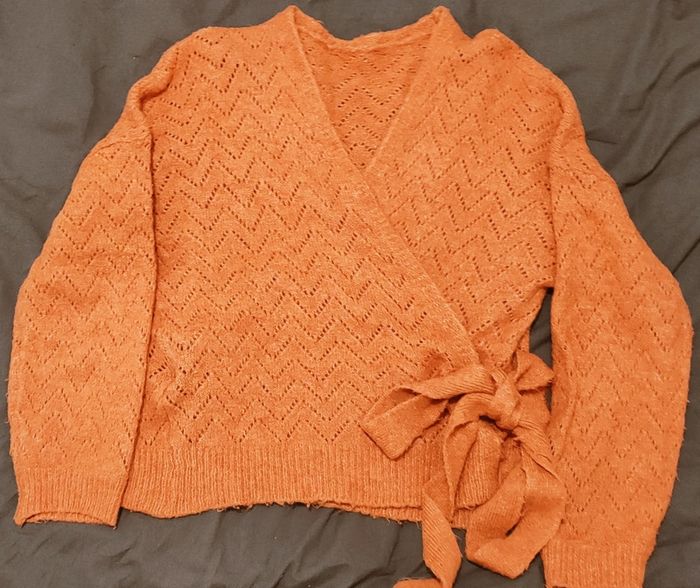 Pull maille cache coeur à nouer