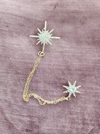 Broche dorée étoiles