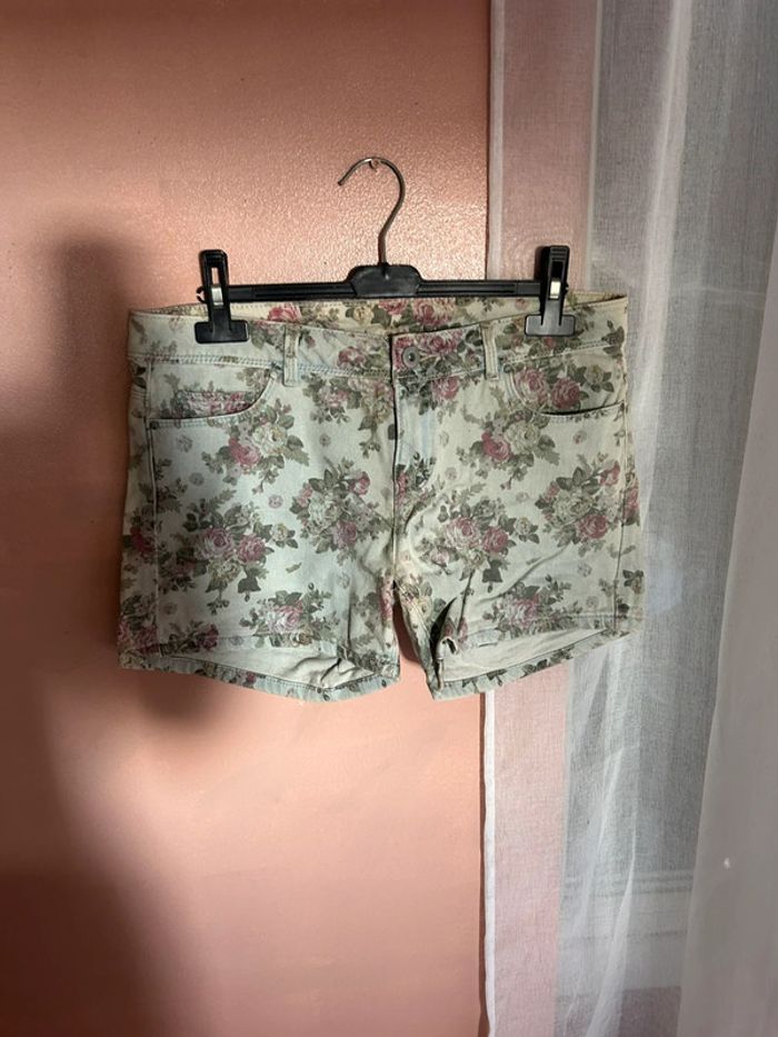 Short fleuri