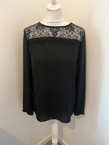 Blouse noire et dentelle camaïeu S