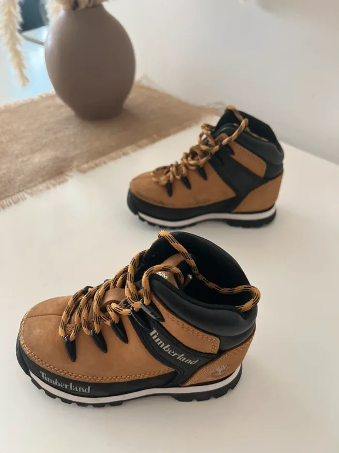 Chaussures à lacets Timberland taille 24 - photo numéro 2