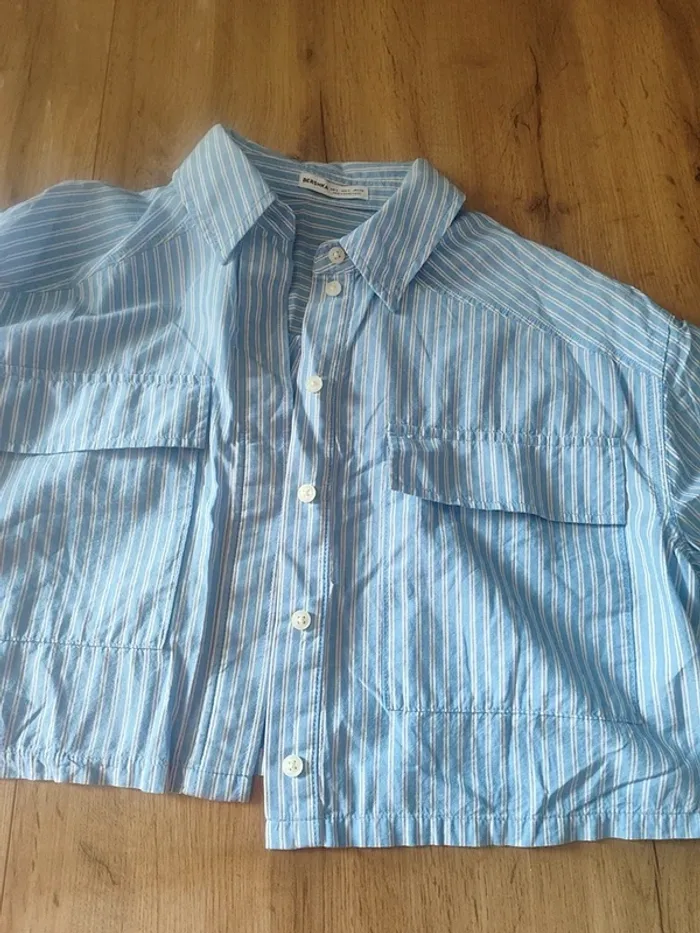 Chemise Bershka – S – Blanc/Bleu clair – État : Excellent - photo numéro 3