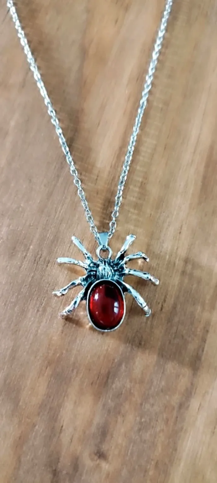 Collier pendentif araignée