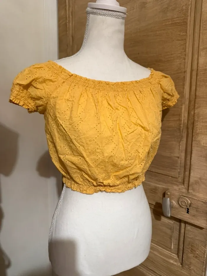 Haut Court Brodé Jaune Moutarde "Off Shoulder" - H&M Divided