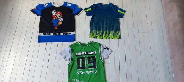 3 tee shirt donc 1 mario et un Minecraft