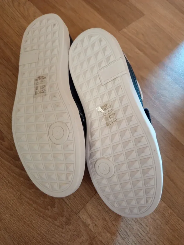 Chaussures bateau garçon t 35 neuves - photo numéro 2