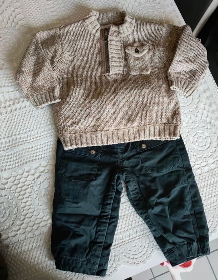 Ensemble pantalon et pull 12 mois