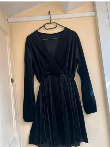 Sublime robe  vintage  parisienne en velours et  jupe  type  plissée