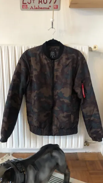 Bomber camouflage Bershka