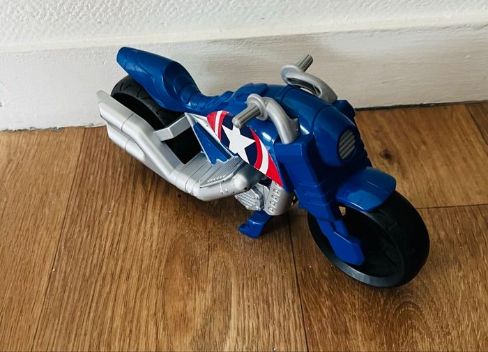 Lot voiture Spiderman + moto captain america Avengers - photo numéro 6