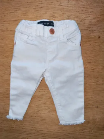 Jean blanc slim fille 0/3 mois excellent état baby girl