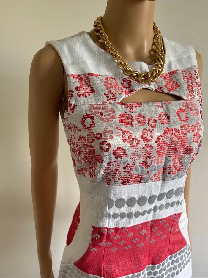 Robe blanche rouge et argentée sans manches Rinascimento taille S TBE - photo numéro 4