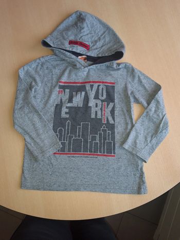 Tee-shirt à capuche 6 ans