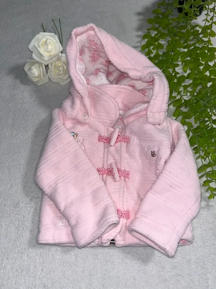 Très jolie veste très épaisse à capuche bébé fille