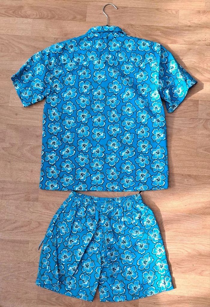 Short + chemise fleuri 8 ans - photo numéro 2