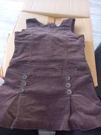 Robe chasuble brune.