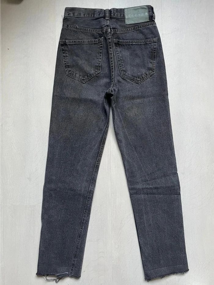 Jean mom noir Pull&Bear – effet vintage & détail brodé, taille haute - photo numéro 3