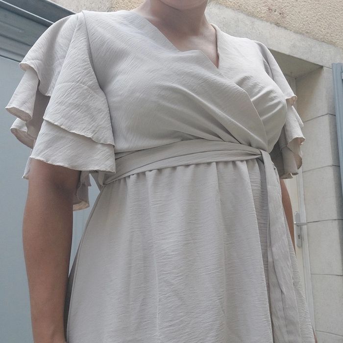 Jolie robe neuve TU - photo numéro 2
