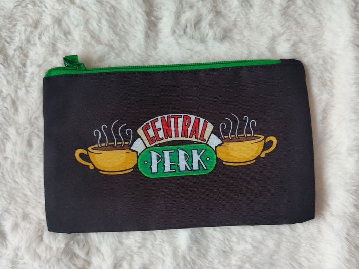 Trousse Friends Central Perk noire – trousse maquillage ou école 21x12 cm - photo numéro 6