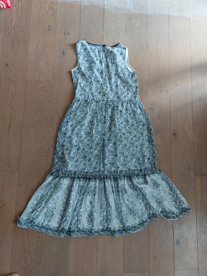 Robe très bon état taille 42 blanche porte - photo numéro 3