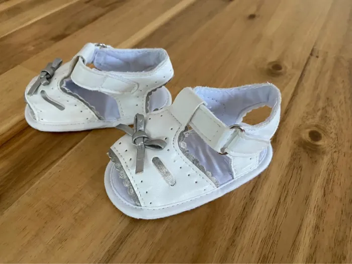 Sandale blanche et grise - photo numéro 2