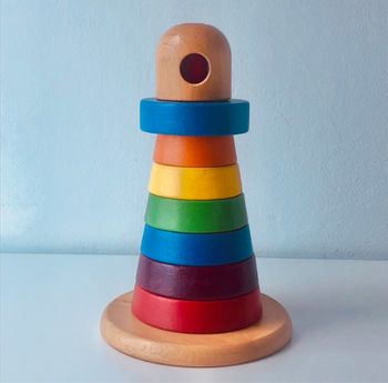 Tour à empiler colorée en bois