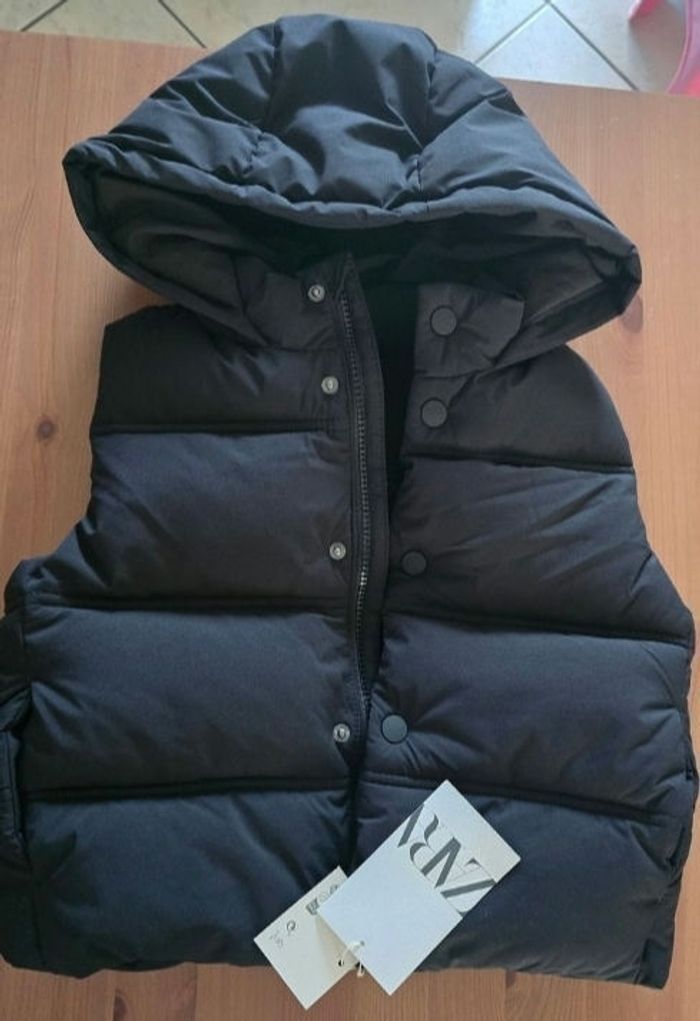 Neuve (non portée)🏷🤩💙superbe doudoune sans manche 4 ans garçon💙